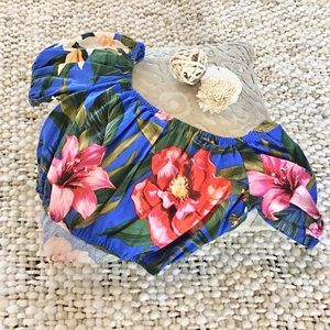 Cupcakes & Cashmere Floral Crop Top Size M, NWT